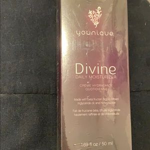 Younique Divine Daily Moisturizer
